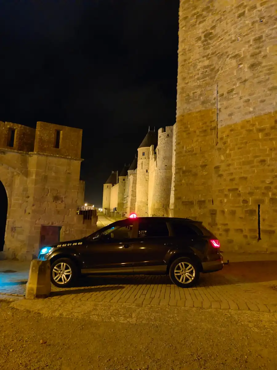 Cité médiévale Carcassonne illuminée - Aude Taxi Izem (3)